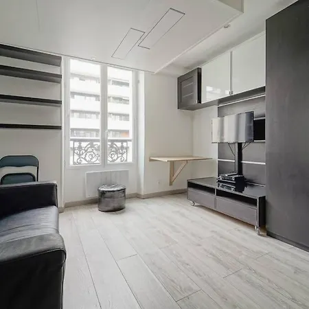 Doorman - Parisian Historic Gem - Location Apartment